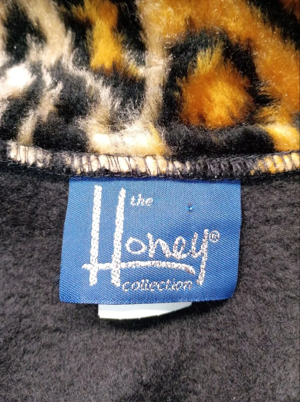 Vintage Black Cape w/ Leopard Faux-Fur Trim - Picture 7 of 9